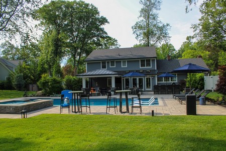 Pool Paradise Without the Hassle: Hiring a Professional Pool Maintenance Service